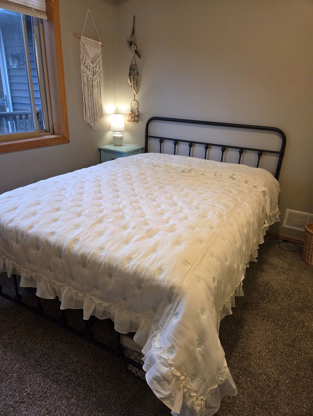 Vintage Cottagecore White Ruffled Bedspread - Elegant Home Bedding